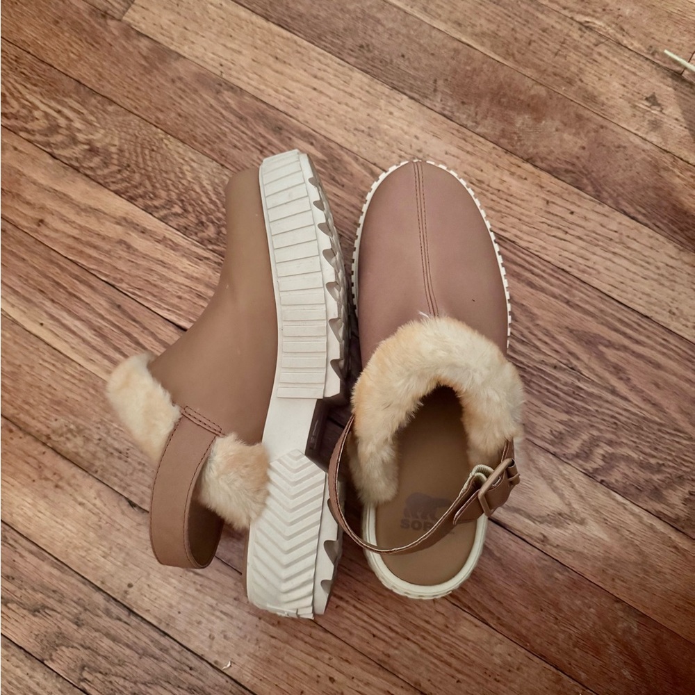 Sorel Women's Tan Clogs